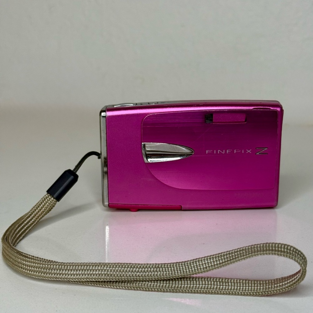 Fujifilm FinePix Z20fd Digital Camera – Hot Pink – Untested (Camera Only)